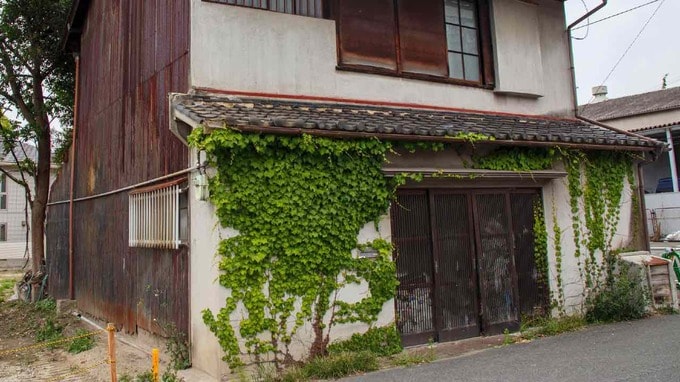 移住からわずか8ヵ月後…〈年金月18万円・退職金1,400万円〉70歳夫婦の家を訪れた娘が凍りついた〈思いもよらぬ光景〉