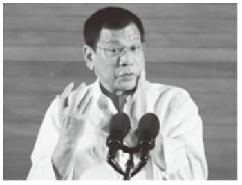 就任後初の施政方針演説をするフィリピンのドゥテルテ大統領(2016年7月25日)