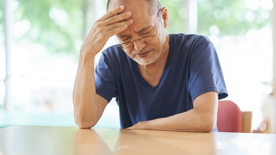 〈年金繰下げ受給〉を選んで大後悔！年金月24万円を受け取る72歳・元サラリーマン「ちゃんと調べておけば」…年金受給の“ベストタイミング”は【CFPが解説】