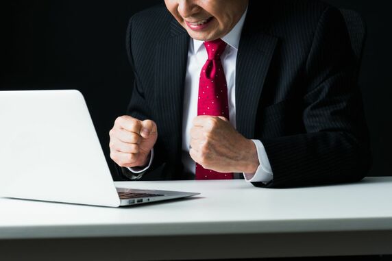 年収1,000万円だったのに、60歳の再雇用で“給料半額以下”に激減で激怒→「シニアあるある」だが…老後の選択を広げる“年収300万円あればいい”という考え方【精神科医・和田秀樹の助言】