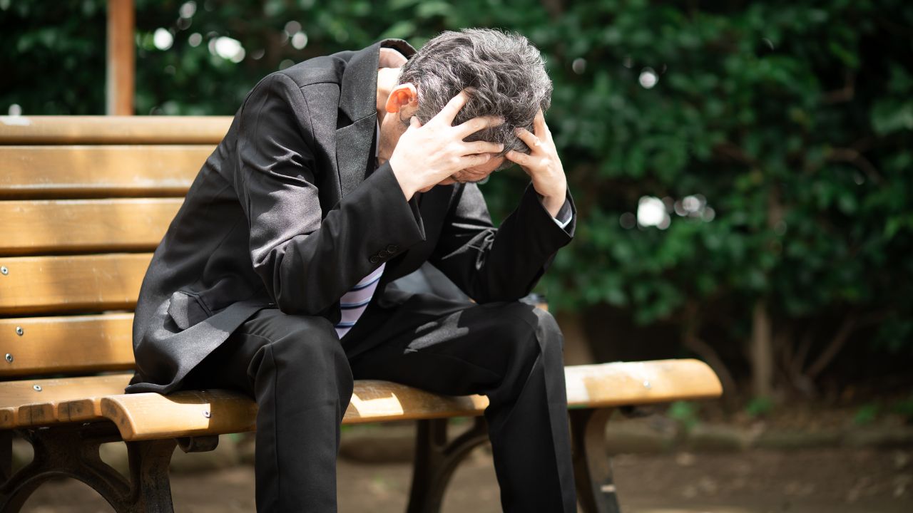 もう妻の顔など、まともに見られません〈退職金2,200万円〉62歳元会社員「新NISA」で初めての資産運用、老後資金がどんどん消えて…家庭崩壊の危機