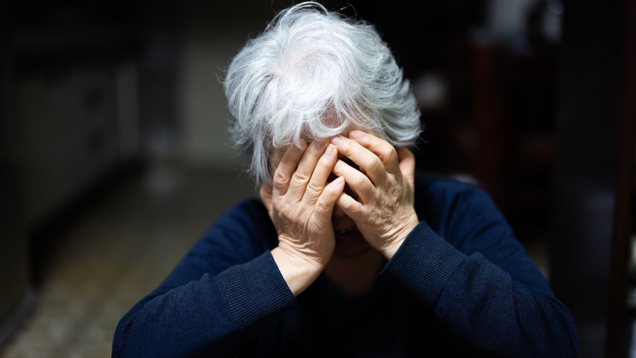 ごめんね…もう無理なの。〈年金7万円〉田舎で1人暮らす82歳義母が、55歳嫁の前で突然の号泣。気丈な母がひた隠しにしていた「老後の限界」と「たった1つの願い」