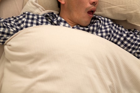 睡眠時の無呼吸が、命に関わる病気に……