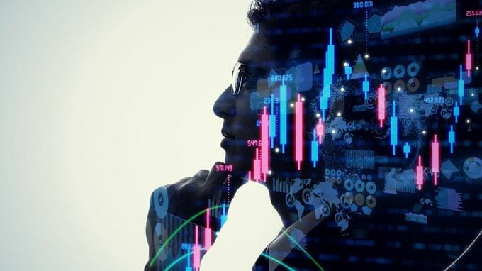 iDeCoで老後資金対策を進めていたが、定年間際に株価が急落…定年を意識した資産形成のポイント