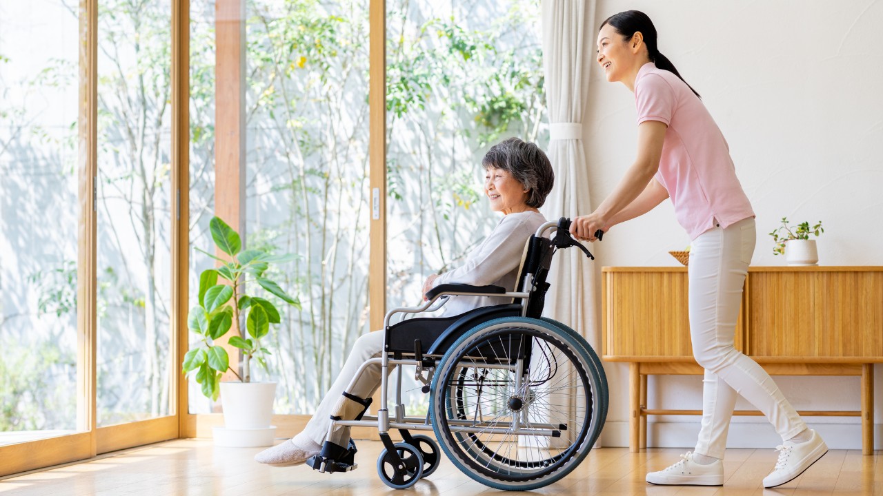 有料老人ホームを解説…住宅型、介護付き、サービス付きの違い