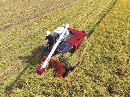「YH323A」での稲刈り作業