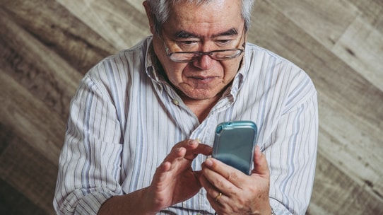 人生最後の恋のはずが…年金18万円・68歳男性、インスタグラムで巡り合った〈運命の人〉に、サクッと削り取られた「まさかの貯蓄額」