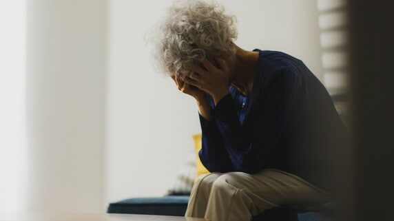 「お母さん、もう無理…私が壊れちゃう」＜年収700万円・49歳＞エリート独身娘、＜年金15万円・80歳＞母の「暴言」と「勘ぐり」に耐えかね…実家を飛び出した結果