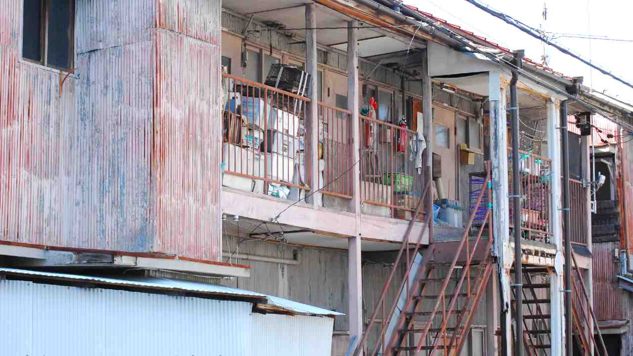 「助けてください」50年来の入居者、行方不明で強制執行…古アパート取り壊しの前途多難【司法書士の実録】