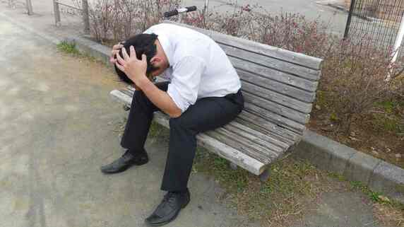 「え、これだけ…？」43歳会社員、念願の昇進で歓喜も…初の給与明細で見た“手取り額”に絶句