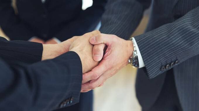 退職金3000万円で株式投資とFXに挑戦…お先真っ暗な損失額