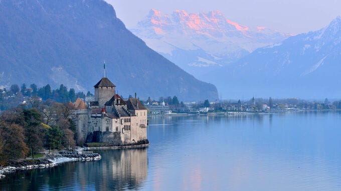 多数の世界的企業を擁するヨーロッパの中立国…スイスの概況