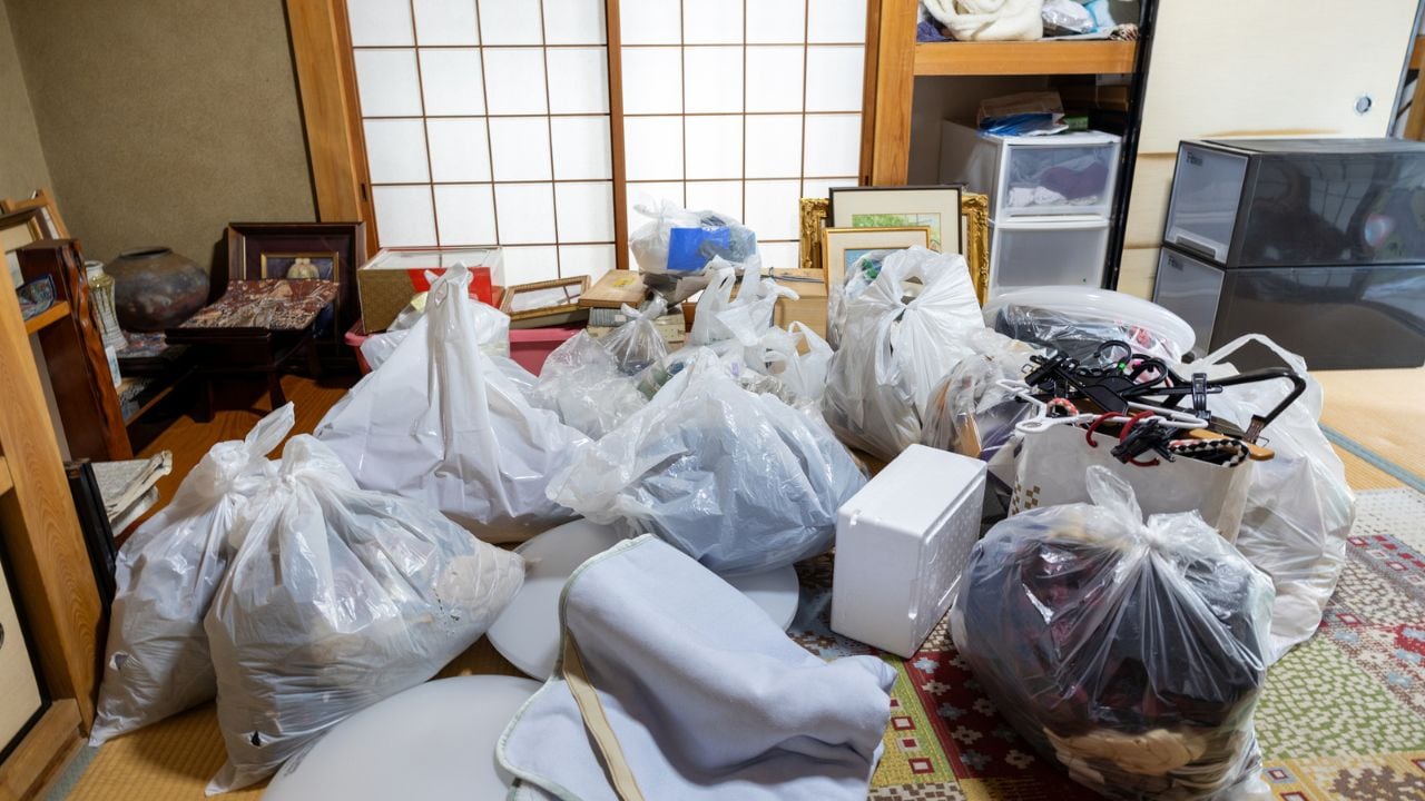 絶対にイヤ！…「見守りカメラ」を拒んだ年金月12万円・78歳母。1年後、お盆の帰省で52歳長女が言葉を失った〈まさかの光景〉