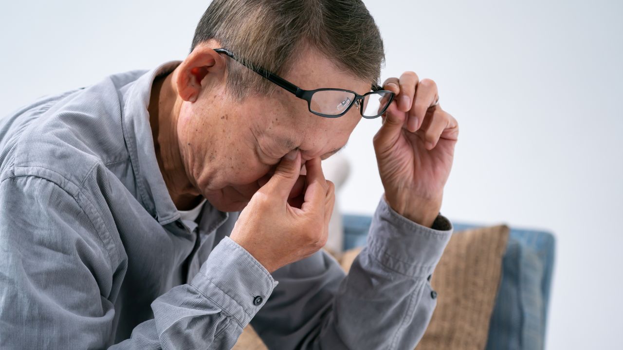 惨めだな…〈年金月20万円〉79歳元教員の父が号泣。1年ぶりに帰省した54歳長女に明かした「切なすぎるワケ」