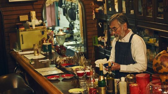 もうダメだ…老後に引き継いだ「憧れの老舗喫茶店」を3年で潰した、63歳・元エリート営業部長の悔恨。「月収70万円」だった過去の栄光を振り返り、涙【FPが解説】