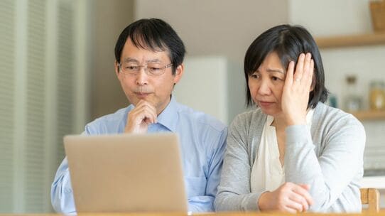 「NISAなのに税金がかかる!?」世帯年収900万円の40代共働き夫婦が“知らなくて”損したワケ【FPが解説】