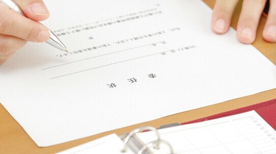 資産家でも関係ない…「家族で食べた寿司は割り勘」。成年後見人がつくと起こること【行政書士が解説】