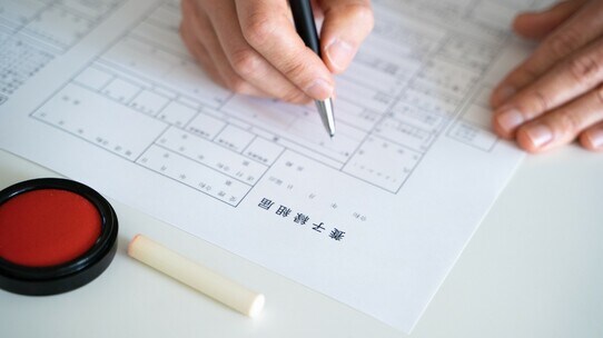 「相続人が増えている!」資産家の父、孫との養子縁組発覚で〈取り分の減った長女〉激怒の顛末【弁護士が解説】