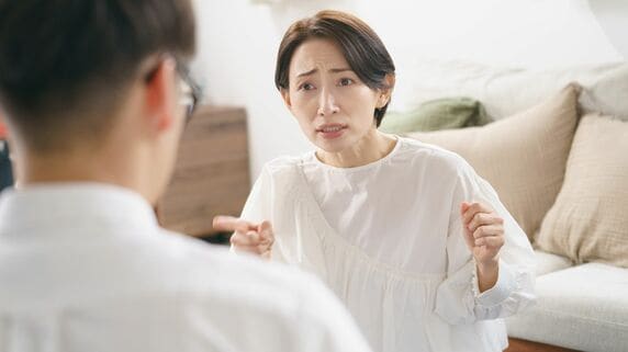 「無駄づかいしないでよ！」飛び交う怒号…〈年収580万円〉〈貯金500万円〉36歳夫婦「家賃を払い続けるより持ち家」と新築マンション購入も、7年後に陥った「最悪の事態」