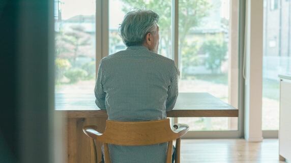 「後悔しています」退職金3,000万円をつぎ込んだ“高級老人ホーム”で父がまさかの孤立…施設選びを急ぎすぎた娘が語る〈本当に必要だった支援〉