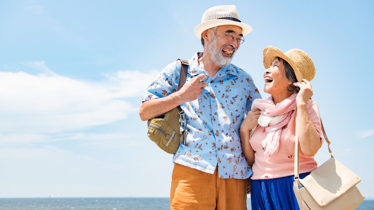 年金月28万円の65歳・元共働き夫婦「できれば毎年旅行がしたい」…“ゆとりある老後”のための貯蓄は〈2,000万円〉で足りるのか？