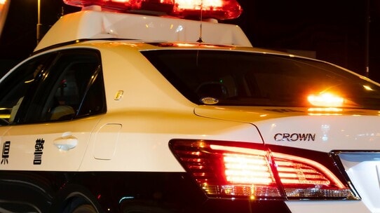 「うるさい」中年女性、包丁片手に部屋へ…扉開けた男性の戦慄
