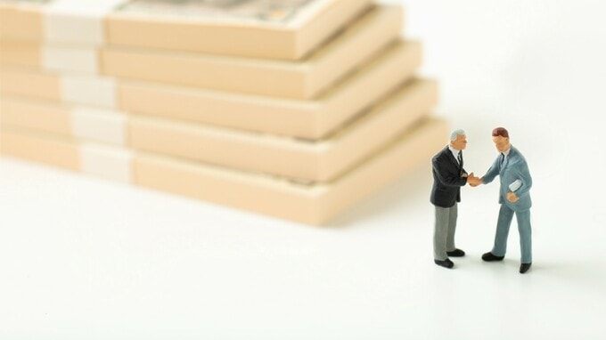 株主が企業から受け取る「株式」、銀行が企業から受け取る「借用証書」…それぞれの3つの重要項目とは？【経済評論家が解説】