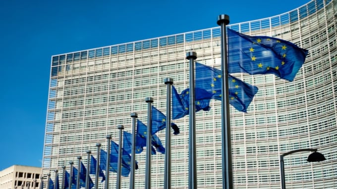 欧州で広がる政治不安…懸念される〈フランス国債の暴落〉の先に、“世界的リスクオフ”を予見せざるを得ない、為替市場の「不穏な動き」【金融のプロが考察】