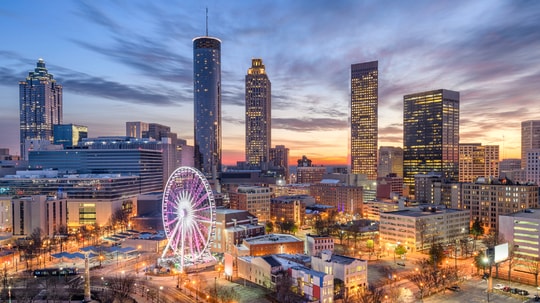 アトランタの都市部は、集中的に開発された大都市となっている