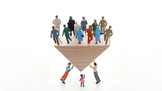 人口構成からみる社会の変化(2)…性・年齢階層別人口の前後5年間の変化