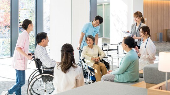 1人で100人担当…「ケアマネと利用者の関係」がこじれる理由
