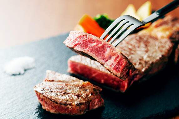 【医師監修】肉を食べると長生きする？医師が教える、肉の健康効果