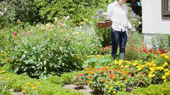 「東京じゃ、家すら買えない」世帯年収480万円の30代夫婦、“地方移住”で手にした〈庭つき戸建てと家族時間〉