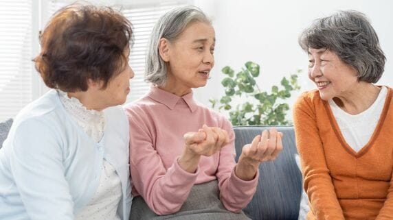 「息子はアメリカで駐在勤務」と嘘をついて5年…52歳一人息子から年金12万円・78歳母へ〈絶縁宣告〉。ついに弁護士越しで届いた非情な“手切れ金”【FPが解説】