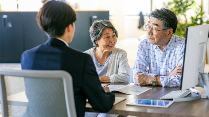 恐ろしい…金融商品「お客様にピッタリです」の一言で、しくみを理解せずに買う人も。大損しかねない「キケンな商品」を回避するには？【経済評論家が解説】