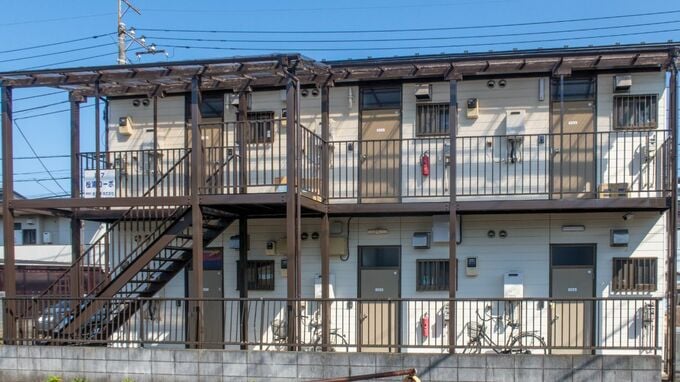 資産1億円・富裕層突入の43歳会社員。「一生困らない資産」を持ちながら築37年「家賃7万円」木造アパートで暮らし続けるワケ