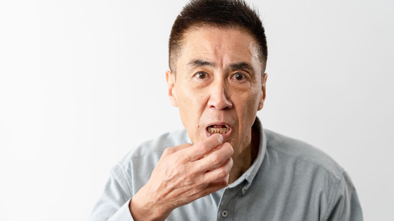 「国に搾取される！」〈年金月17万円・72歳父〉、厚生労働省とデジタル庁の連名で届いた「簡易書留」にパニック。2026年8月開始「年金口座の自動ひもづけ」の誤解と真実