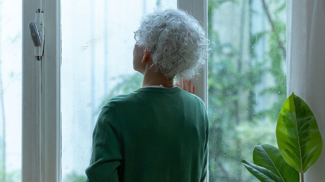 もうお母さんを辞めます…年金月12万円の75歳母、50歳息子に10年で600万円を渡した末の決断