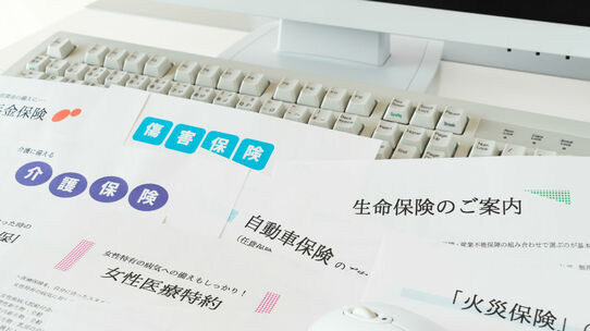 「保険が貯蓄代わりになる」という保険営業マンの話は本当か?