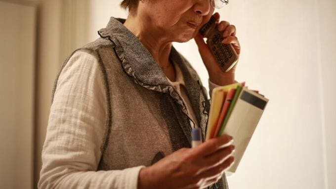 「まさか振り込め詐欺じゃ…」82歳母の通帳に記された〈1,000万円の出金履歴〉。52歳長男が帰省中に凍りついた“衝撃の真相”