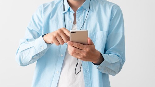 音楽はかなり早い段階から配信サービスへと舵を切った。（※写真はイメージです／PIXTA）