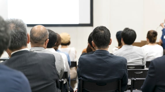 「真面目に生きてきたのに…」年金35万円の66歳元公務員夫婦、〈退職金計4,000万円〉が定年後わずか1年で“消えた”ワケ【FPが警鐘】