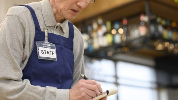 〈年金月15万円・貯金1,800万円〉質素に暮らしていた67歳男性「突然の大出費」で老後破綻寸前→時給1,200円のバイト生活でも前向きな理由