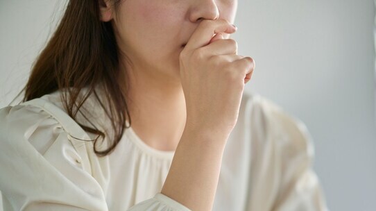 鼻の下が赤くなる原因は?まちがったセルフケアは悪化を招く【医師が解説】