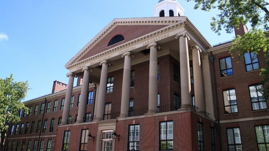 米国大学基金のCIO（最高投資責任者）の報酬水準とは？