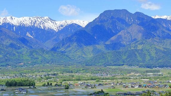 東京で働く〈年収450万円〉〈資産2,000万円〉49歳女性が故郷・信州へ移住…楽しい記憶でいっぱいの土地で「甘い幻想を打ち砕く現実」