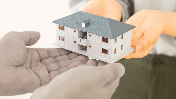 不動産の売買契約直後、売主である夫が急逝…所有権の移転登記は未済、残された妻がやるべき手続きは？【司法書士が解説】