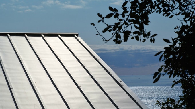 賃貸物件の屋根にも「ガルバリウム鋼版」がおススメの理由