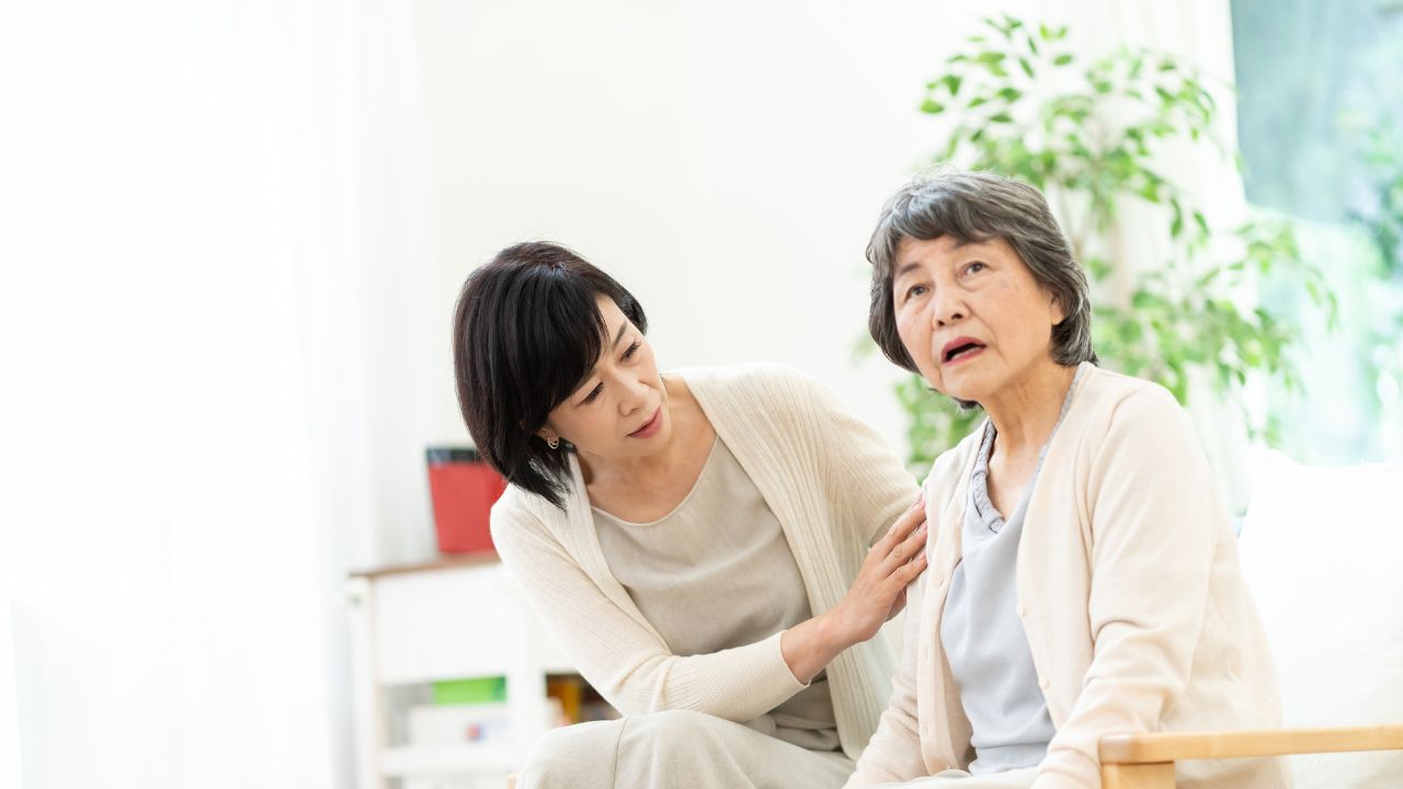 午後4時 「もう、食べたよ」…年金月10万円・82歳母の返事に違和感。実家の冷蔵庫を開けた58歳娘が〈絶句した光景〉