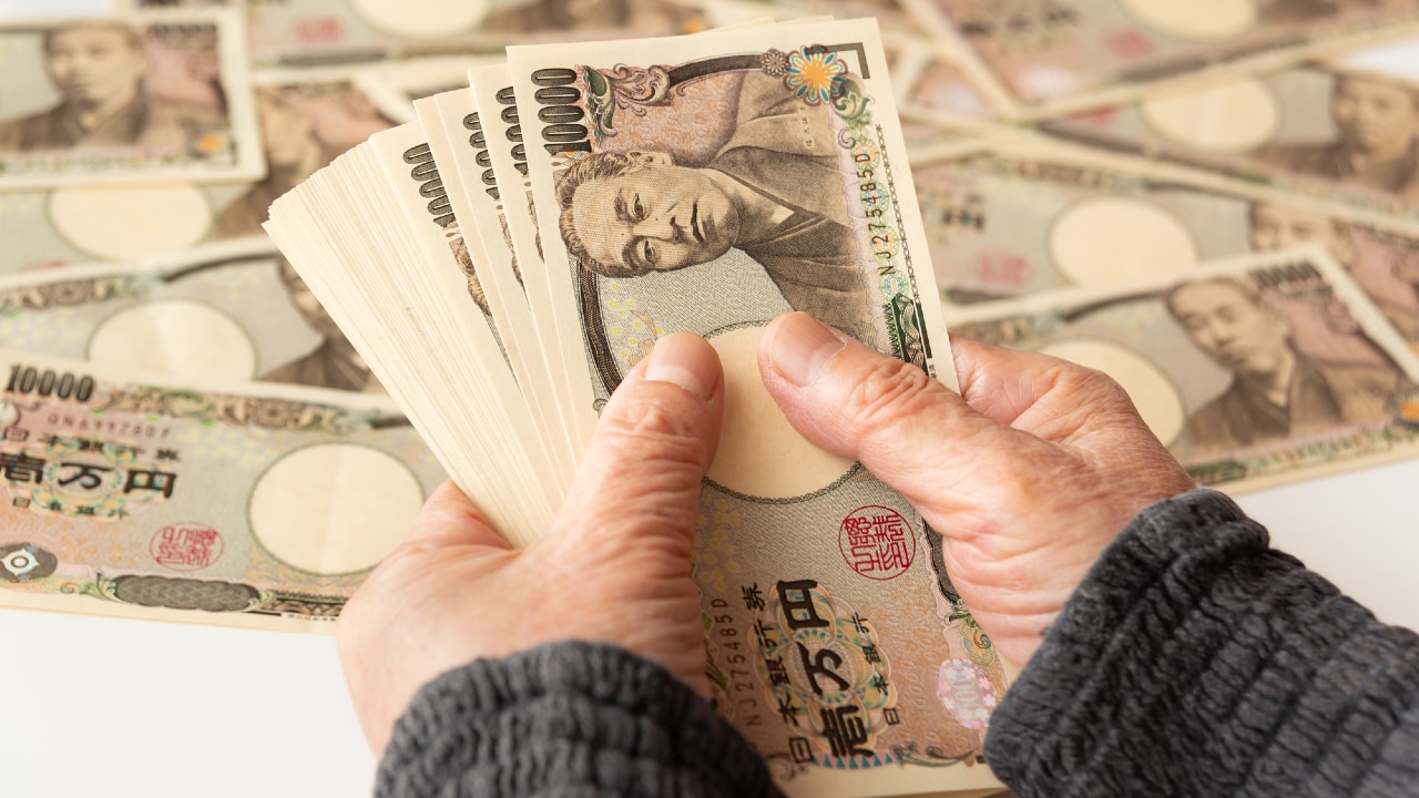 レンタルDVD「延滞料金5万円超」…支払う必要はあるのか?